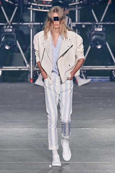 Look 43